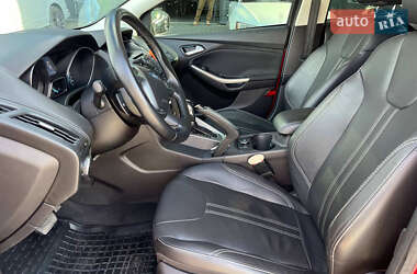 Хэтчбек Ford Focus 2012 в 
