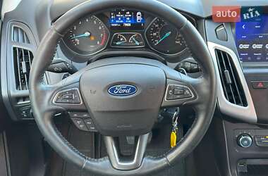Седан Ford Focus 2015 в 