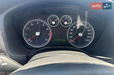 Хэтчбек Ford Focus 2006 в 