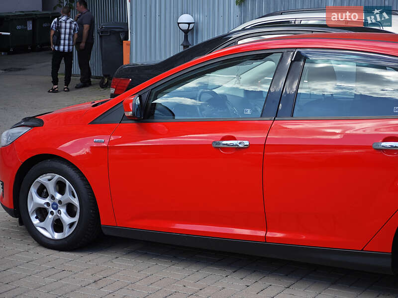 Хэтчбек Ford Focus 2015 в Киеве