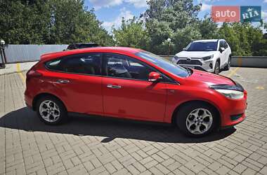 Хэтчбек Ford Focus 2015 в 