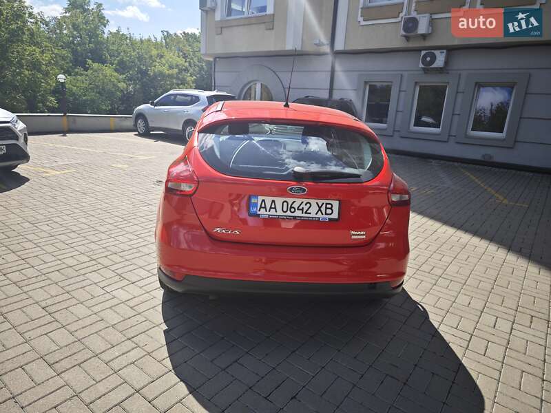 Хэтчбек Ford Focus 2015 в Киеве