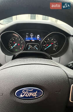 Седан Ford Focus 2015 в 