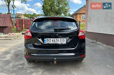 Хэтчбек Ford Focus 2011 в 