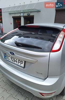 Хэтчбек Ford Focus 2011 в 