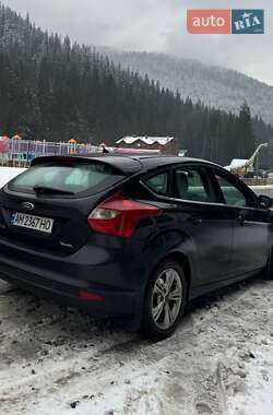 Хэтчбек Ford Focus 2011 в 