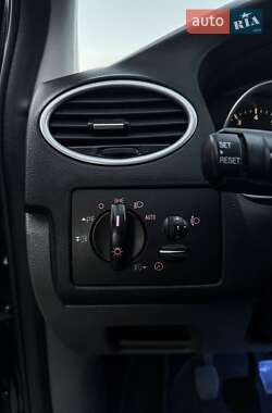 Хэтчбек Ford Focus 2009 в 