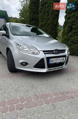 Хэтчбек Ford Focus 2011 в Дубовом