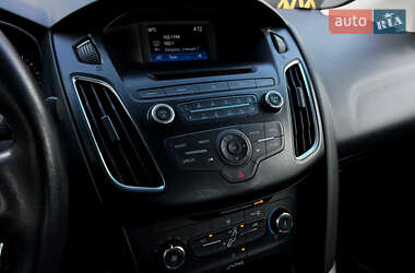 Седан Ford Focus 2015 в 