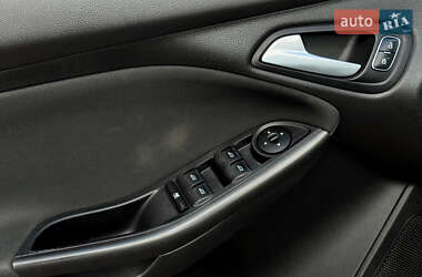 Седан Ford Focus 2015 в 