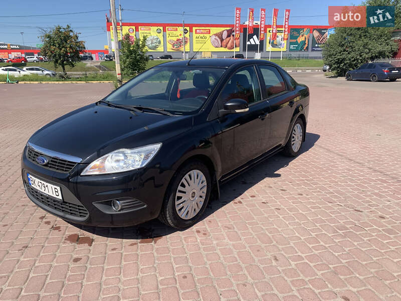 Седан Ford Focus 2010 в 