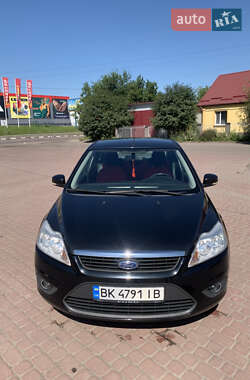 Седан Ford Focus 2010 в 