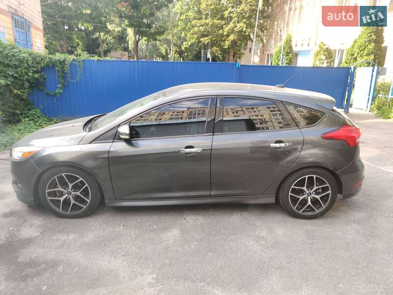 Хэтчбек Ford Focus 2015 в 