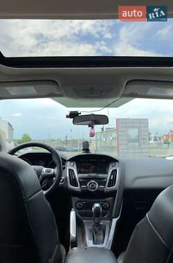 Хэтчбек Ford Focus 2012 в 
