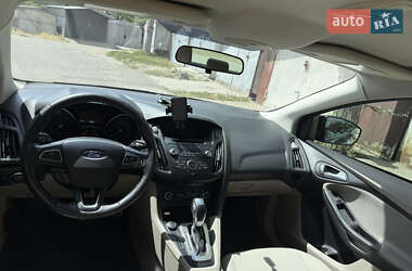 Седан Ford Focus 2015 в 
