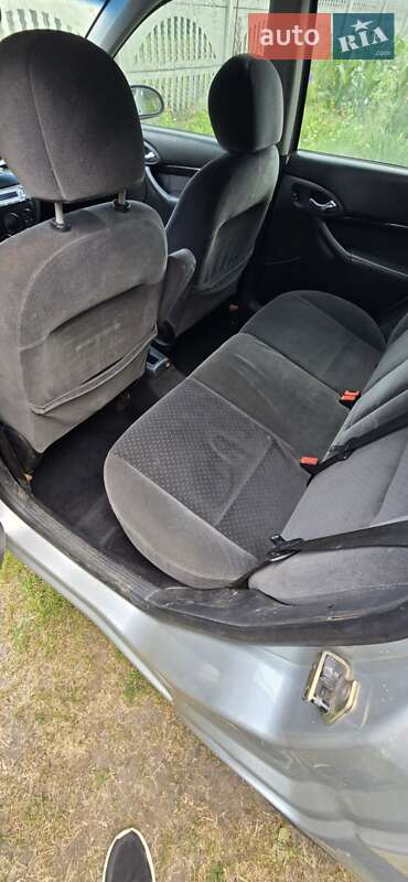 Хэтчбек Ford Focus 2003 в Смеле