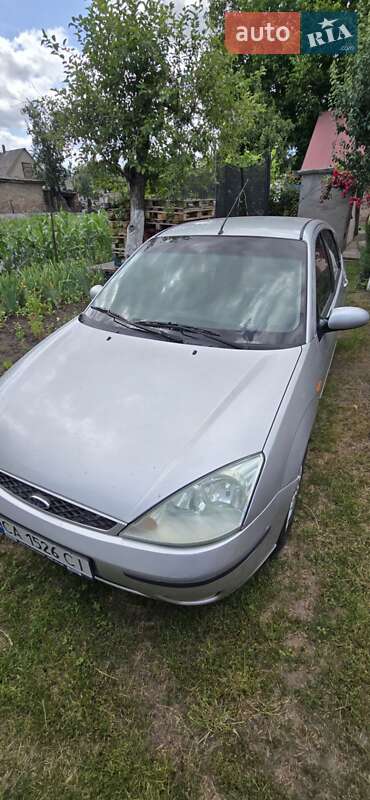 Хэтчбек Ford Focus 2003 в Смеле