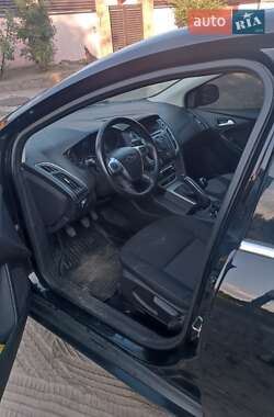 Хэтчбек Ford Focus 2012 в 
