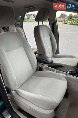 Хэтчбек Ford Focus 2005 в 