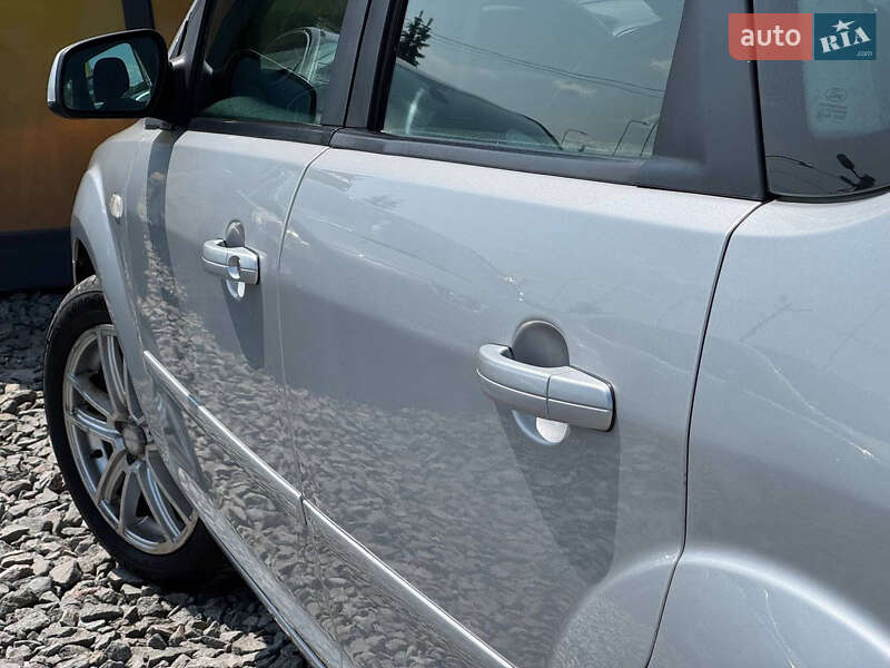 Хэтчбек Ford Focus 2007 в Стрые