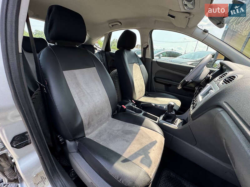 Хэтчбек Ford Focus 2007 в Стрые