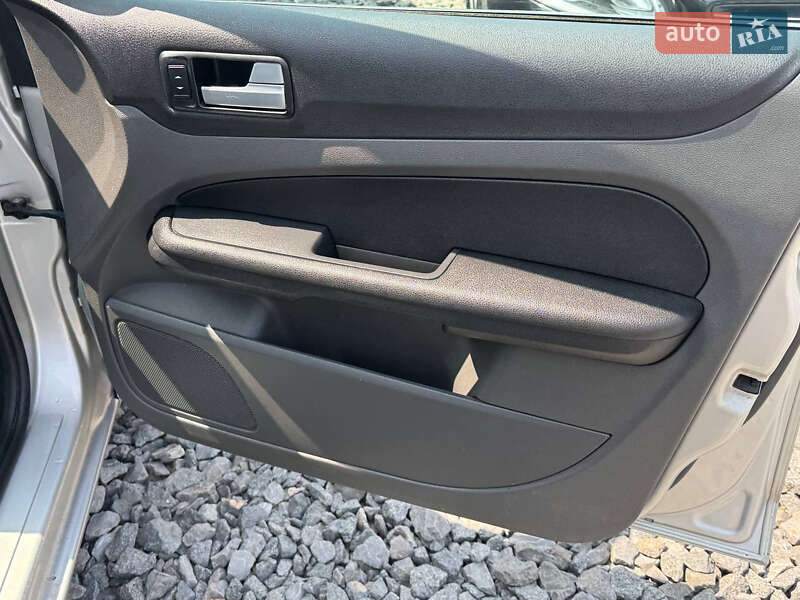 Хэтчбек Ford Focus 2007 в Стрые
