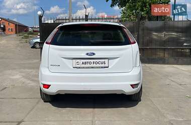 Хэтчбек Ford Focus 2011 в 