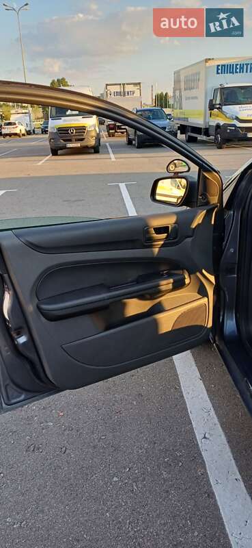 Седан Ford Focus 2005 в Киеве