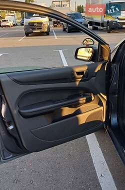 Седан Ford Focus 2005 в 