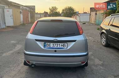 Хэтчбек Ford Focus 2004 в 
