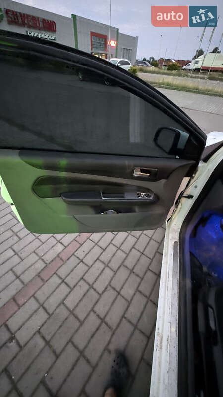Купе Ford Focus 2009 в Тячеве