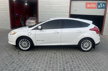 Хэтчбек Ford Focus 2013 в 