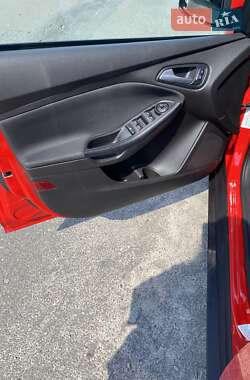 Седан Ford Focus 2015 в 