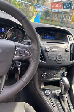 Седан Ford Focus 2015 в 