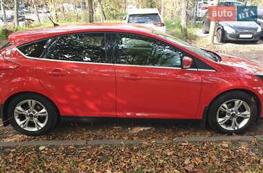 Хэтчбек Ford Focus 2012 в 
