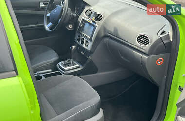 Хэтчбек Ford Focus 2005 в 