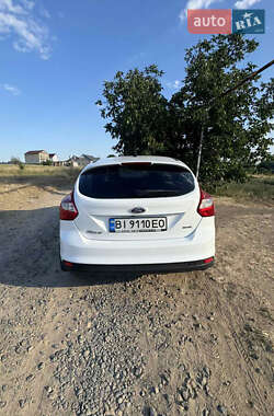 Хэтчбек Ford Focus 2012 в 