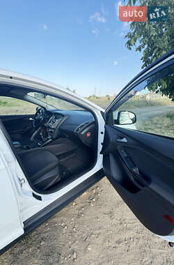 Хэтчбек Ford Focus 2012 в 