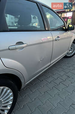 Хэтчбек Ford Focus 2010 в 