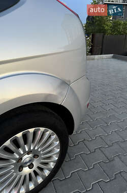 Хэтчбек Ford Focus 2010 в 