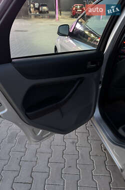 Хэтчбек Ford Focus 2010 в 