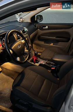 Хэтчбек Ford Focus 2010 в 