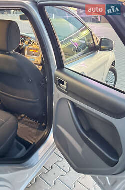 Хэтчбек Ford Focus 2010 в 