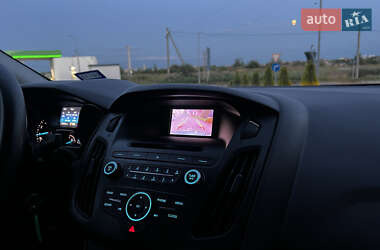 Седан Ford Focus 2015 в 