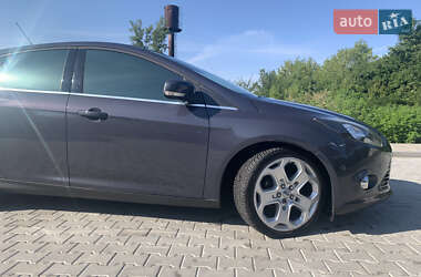 Хэтчбек Ford Focus 2013 в 