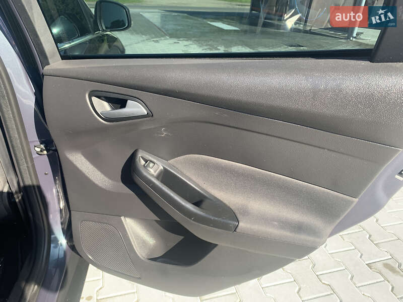 Хэтчбек Ford Focus 2013 в Стрые