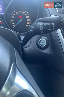 Хэтчбек Ford Focus 2013 в 
