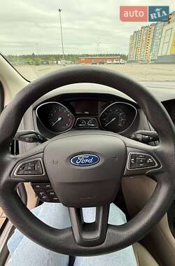 Седан Ford Focus 2015 в 