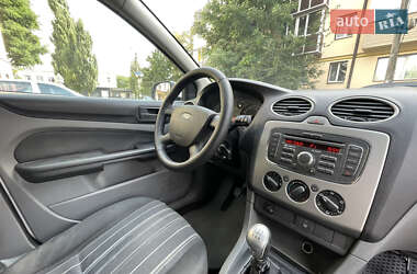 Хэтчбек Ford Focus 2011 в 