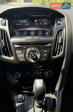 Седан Ford Focus 2015 в 